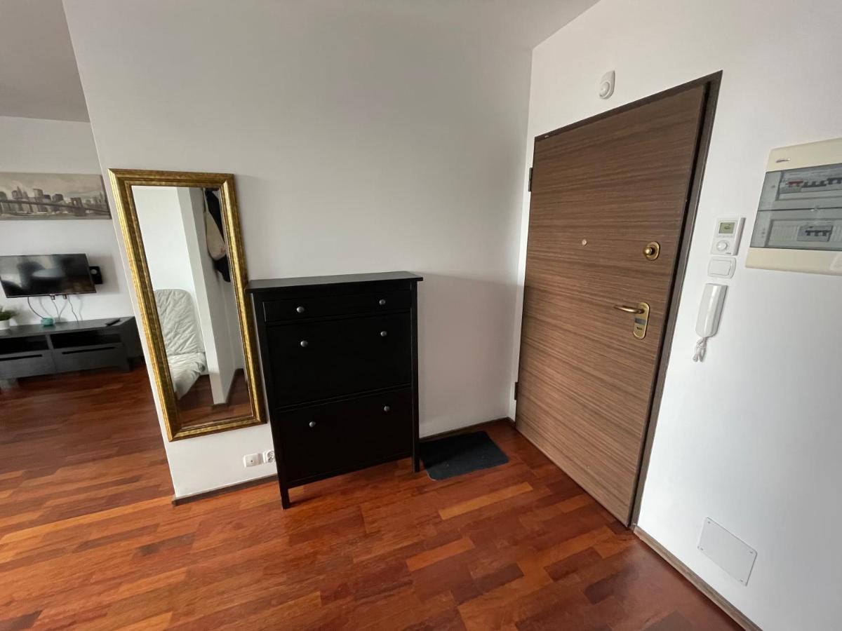Lion Apartment *