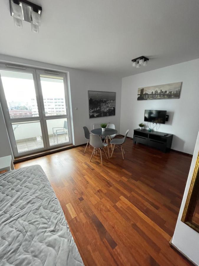 Apartment Lion
